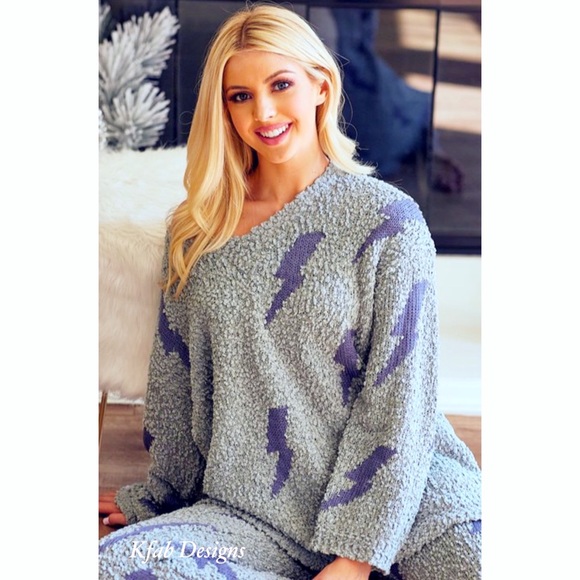 LAST 1! SO SOFT V Neck Blue Lightening Bolt Popcorn Sweater! - Picture 3 of 6